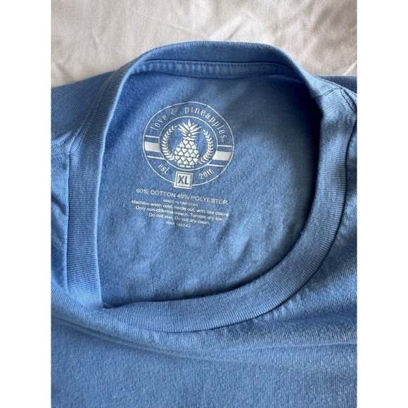 Love & Pineapple Short Sleeve T-shirt X-Large Blue Camper Travel Road Trip - Picture 6 of 9